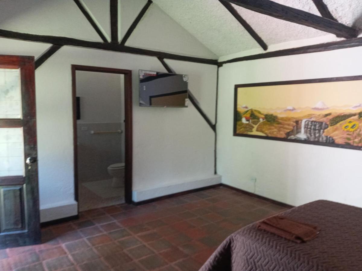 Villa Quinta Los Eucaliptos à Quito Extérieur photo