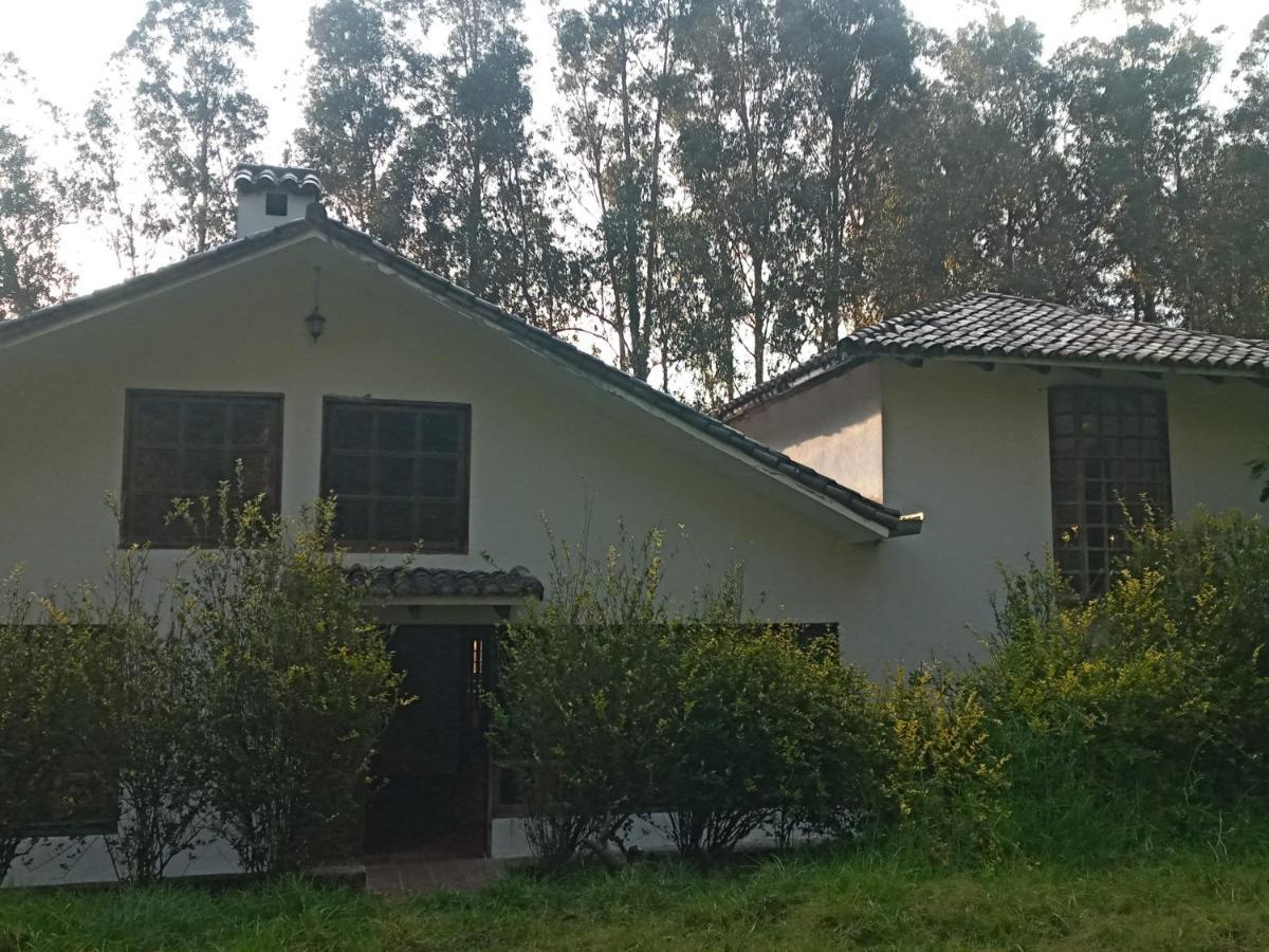 Villa Quinta Los Eucaliptos à Quito Extérieur photo