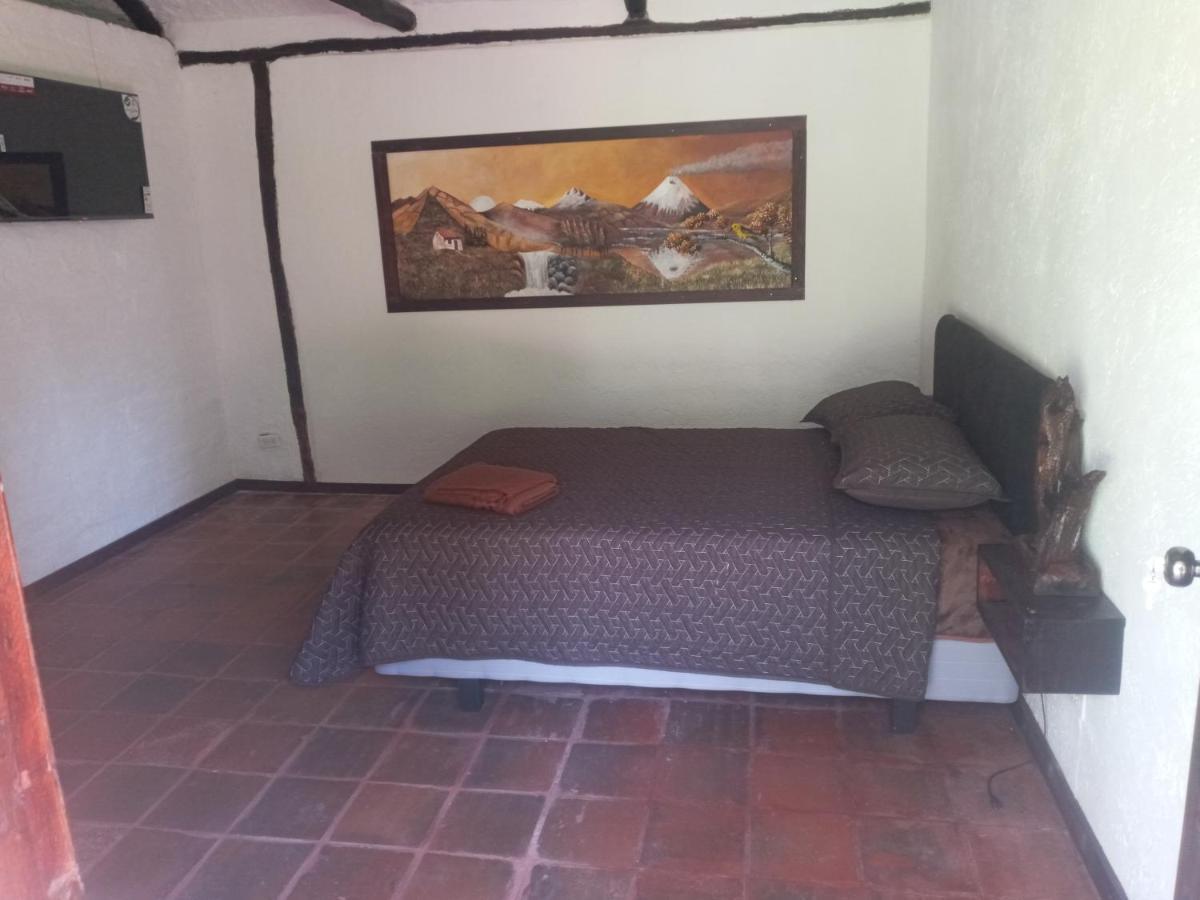 Villa Quinta Los Eucaliptos à Quito Chambre photo